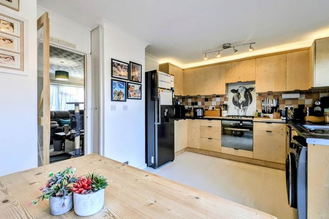 39, Sunbury Close, Bordon photo 5