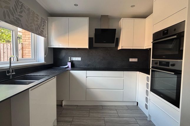 18, Beddington Court, Swindon photo 3