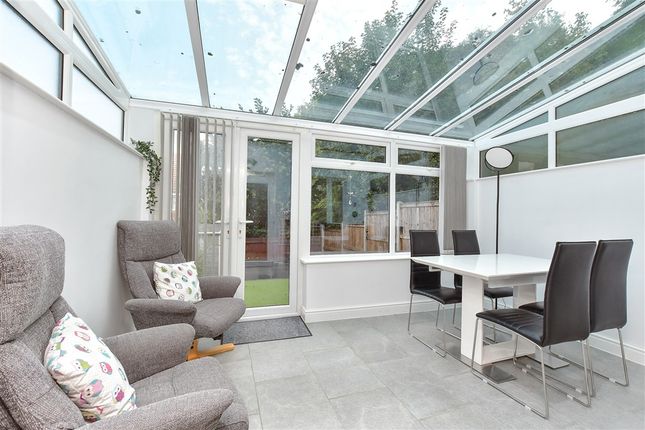Finch Close, Faversham photo 3