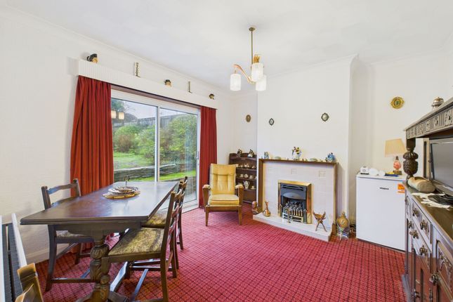 9 Glenview Crescent, Tenby photo 3