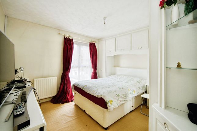 7, Redstart Close, London photo 4