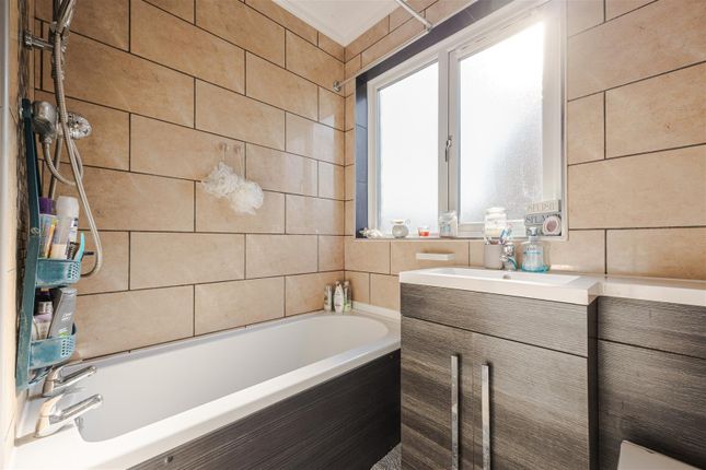 20, Grange Avenue, Barton-Upon-Humber photo 4