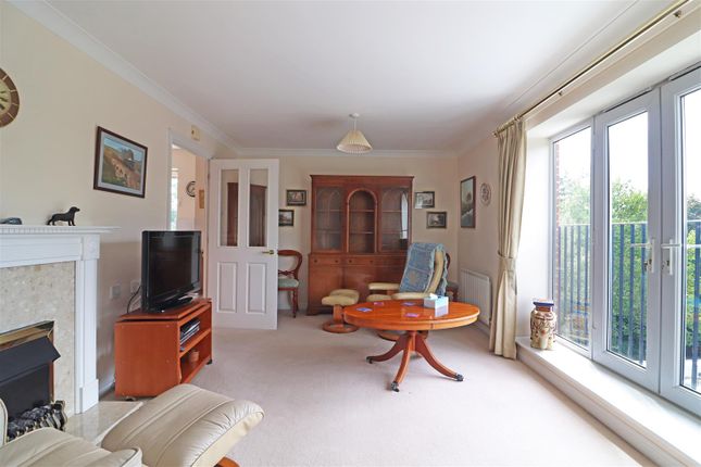 Flat 19 Holmesdale Manor, 89, Ladbroke Road, Redhill photo 2