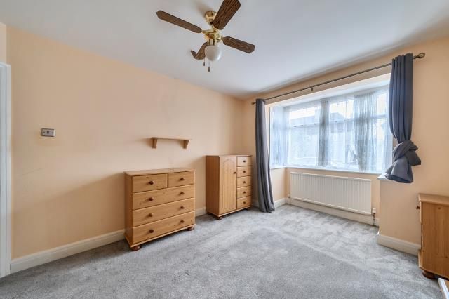 85, Green Lane, Sunbury-On-Thames photo 4