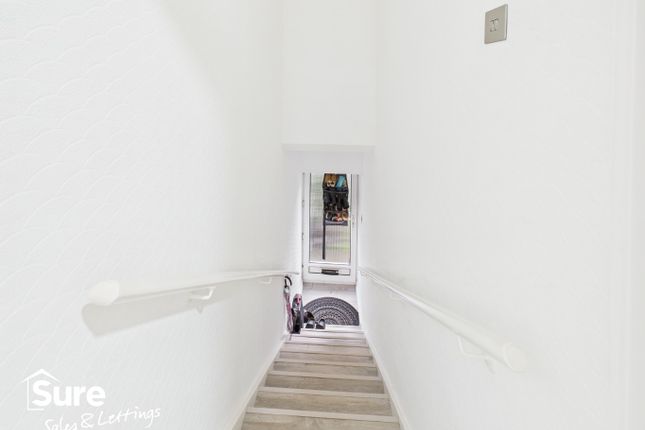 10, Hill Close, Stanmore photo 2