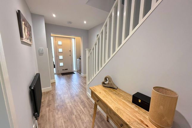 2a Ravenstone Drive, Sale photo 3