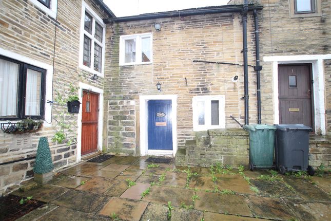 Cottage to rent in The Yard Cottage, Crossley Hall Mews, Fairweather Green, Bradford