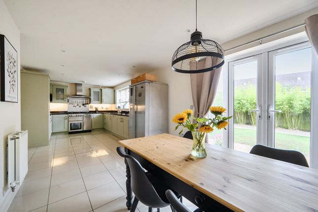 9, Lawson Way, Buckinghamshire photo 4