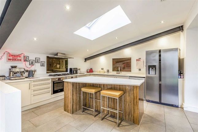 Flat 7, 20-21, Bartholomew Square, London photo 2