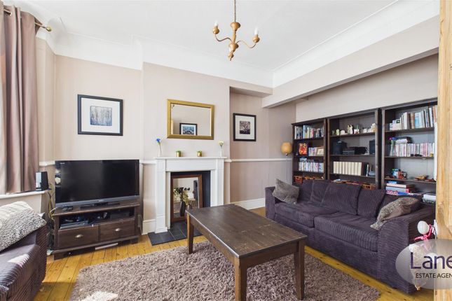 32., Ladbroke Road, ENFIELD photo 2