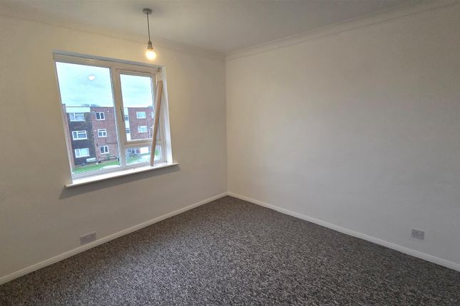 6 Raglan Court, Timberlaine Road, Pevensey photo 2