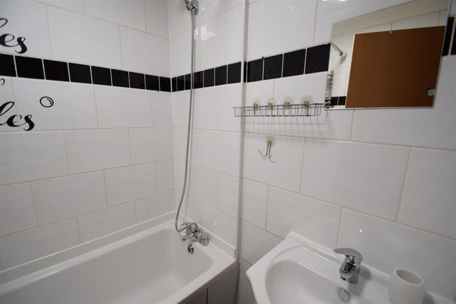 Flat to rent in Grahamsley Street, Gateshead Town Centre