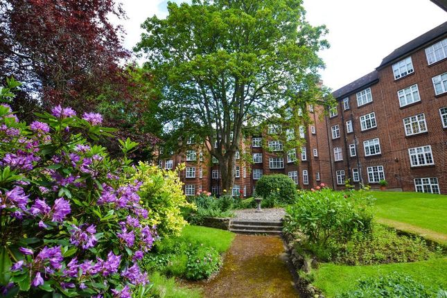 Flat for sale in Moreland Court, Finchley Road, London