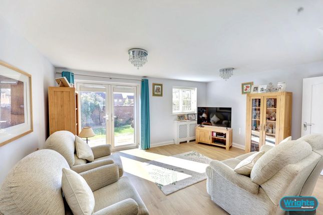 14, Hutton Close, Trowbridge photo 2