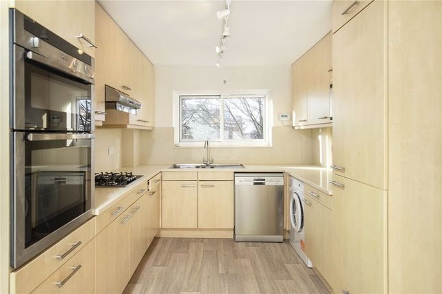 Flat to rent in Belvedere Drive, London