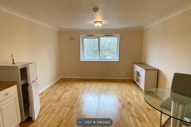 Bays Farm Court Bath Road  Longford, West Drayton photo 2