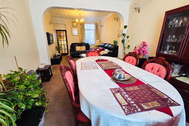4, Altmore Avenue, East Ham photo 3