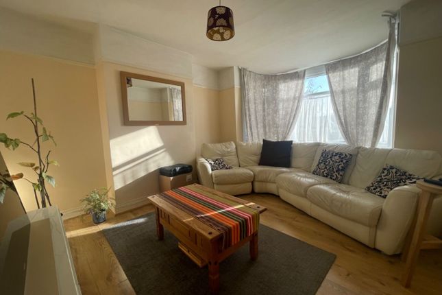 215, Crawley Green Rd, Luton photo 2