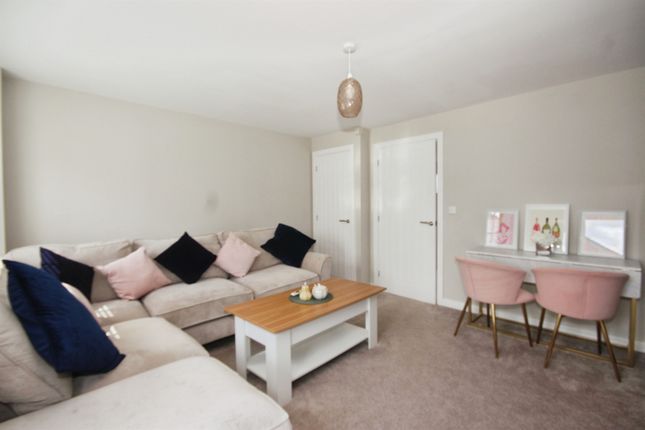 58, Yardley Way, Leamington Spa photo 3