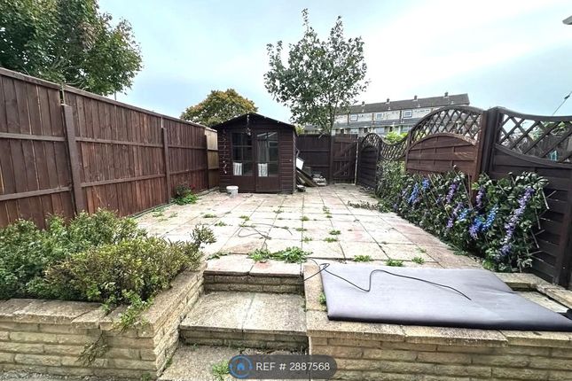 Axe Close, Luton photo 2