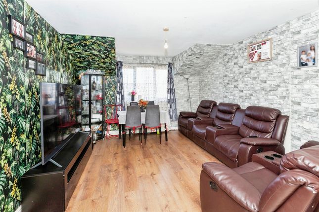 Flat for sale in Rokesby Road, Slough