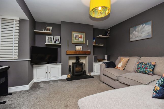 Daru,, Birtley Green, Guildford photo 2