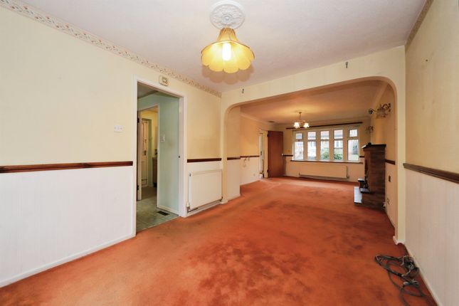 3, Renfrew Gardens, Kidderminster photo 3