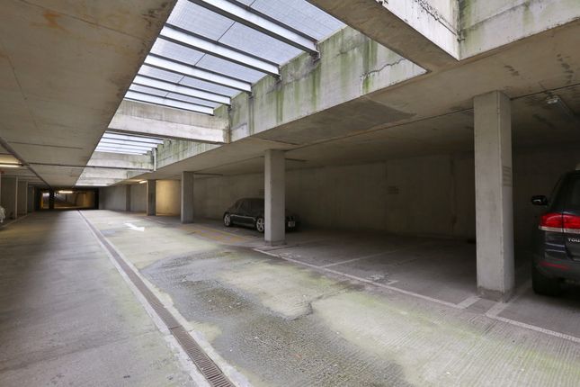 Parking/garage to rent in Steedman Street, London