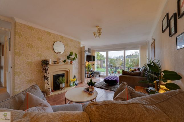 1, Pine Crescent, Stafford photo 3