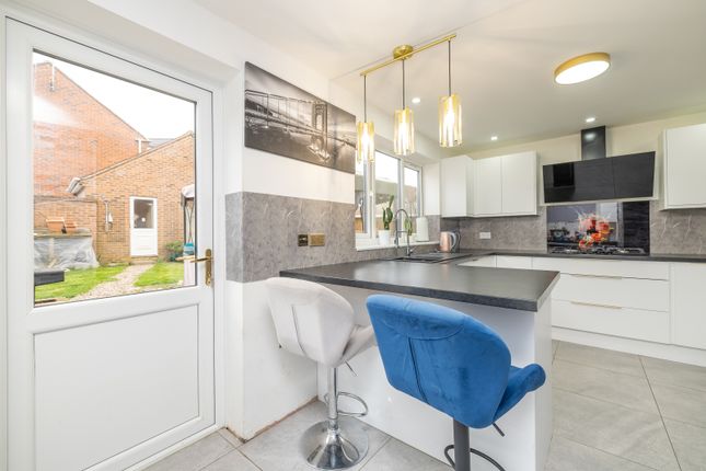 Semi-detached house for sale in Hart Close, Banbury