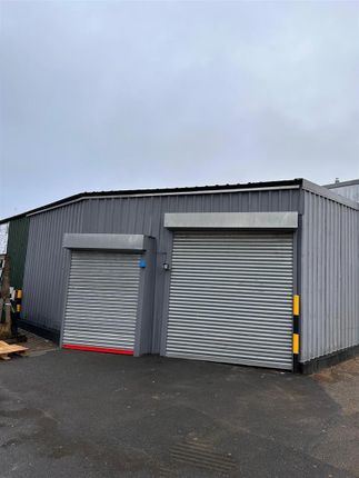 Warehouse to let in Dominion Road, Southall, Middlesex