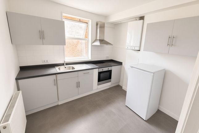 Flat B 22, Palmerston Cresent, London photo 2