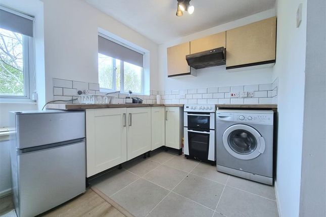 Flat to rent in Leighton Avenue, Loughborough