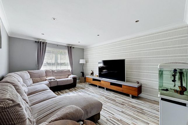 5, Appletree Close, Hull photo 2