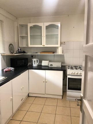 Flat Room 1, 90, Effra Road, London photo 3