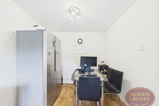 24, Hopmeadow Court, Northampton photo 5