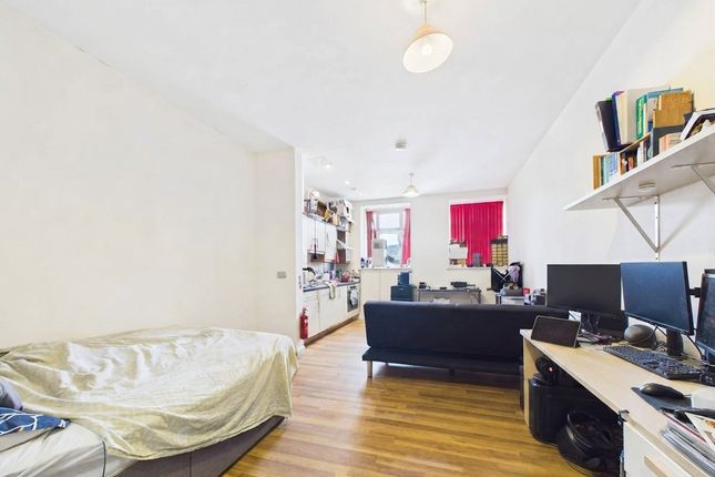 35, 60 Portland House, The Kingsway, Swansea photo 2