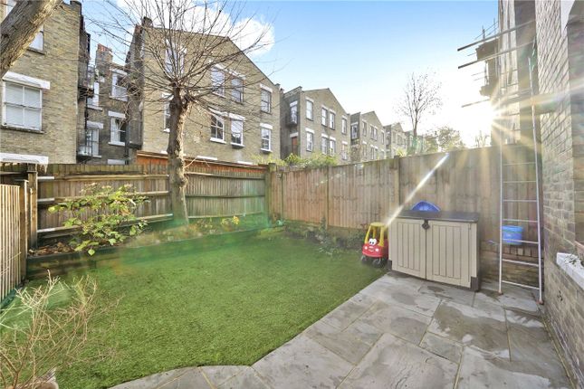 Flat for sale in Middle Lane, London