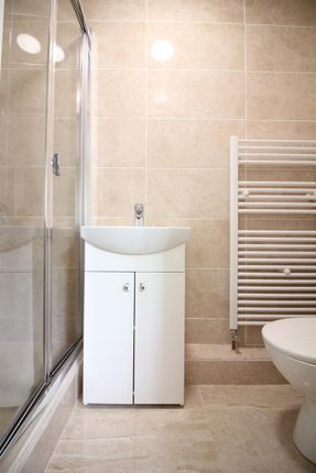 226g, Riverview Gardens, Twickenham photo 2