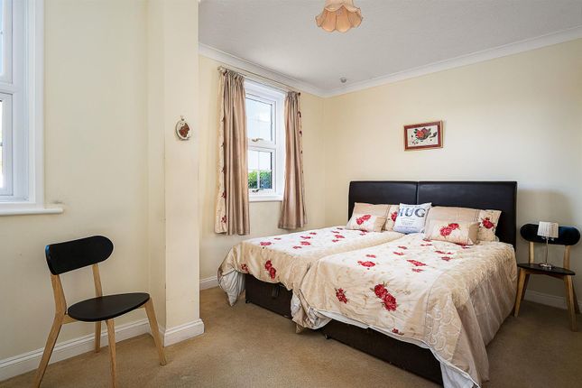 Flat for sale in War Memorial Place, Henley-On-Thames