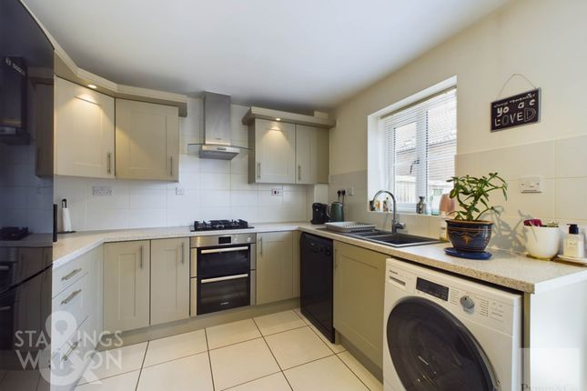 60, Minns Crescent, Norwich photo 2