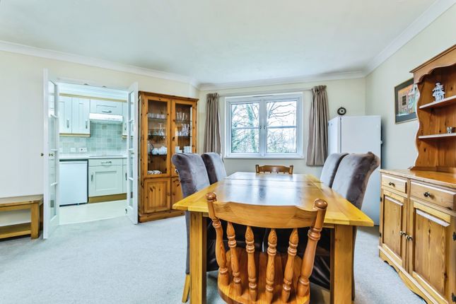 36 Hillcroft Court,, Chaldon Road, Surrey photo 3