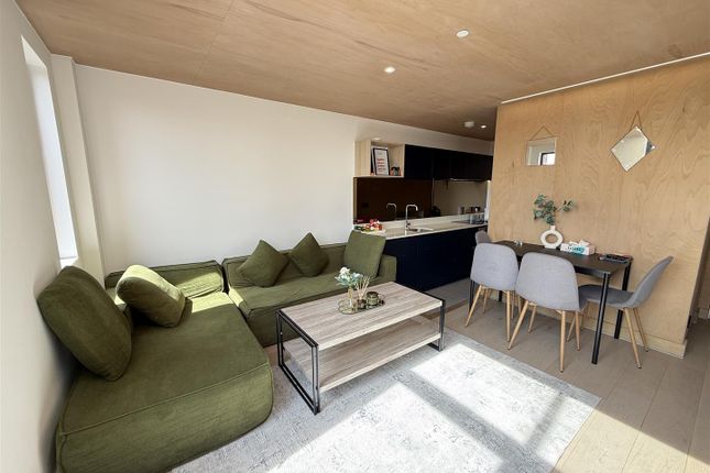 Apt 730, Sky Gardens, Manchester photo 2