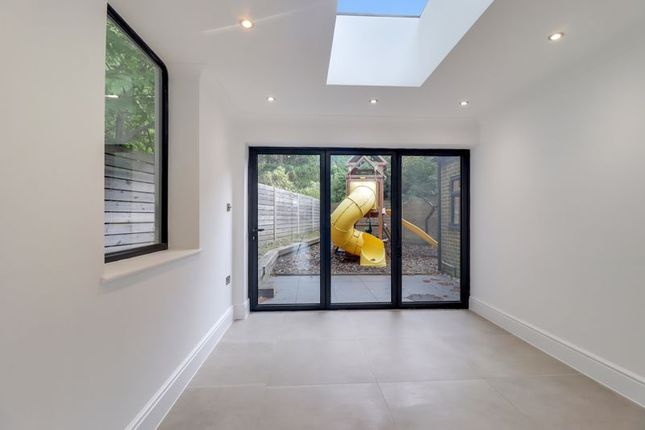 1, Heathpark Drive, Windlesham photo 4