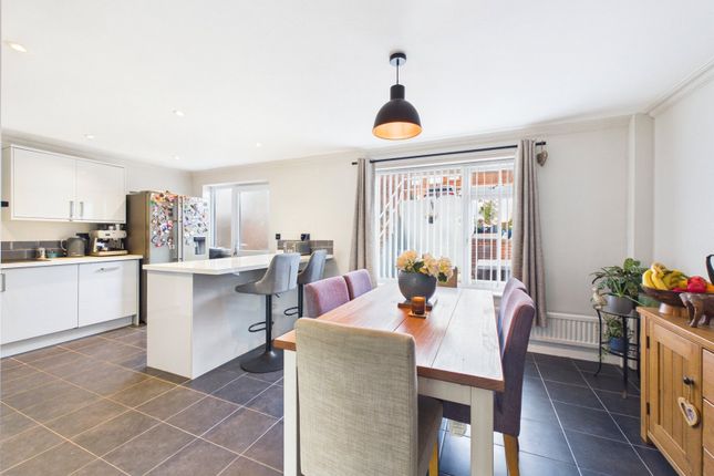 106, Mandarin Way, Gloucestershire photo 2