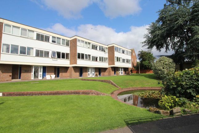 2 bed flat to rent in The Limes, Ingatestone CM4