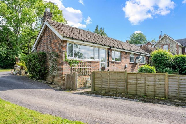 4 Reeves Rest Cottages, High Road, Chipstead photo 2