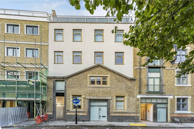 Thumbnail Flat for sale in Banner Street, London