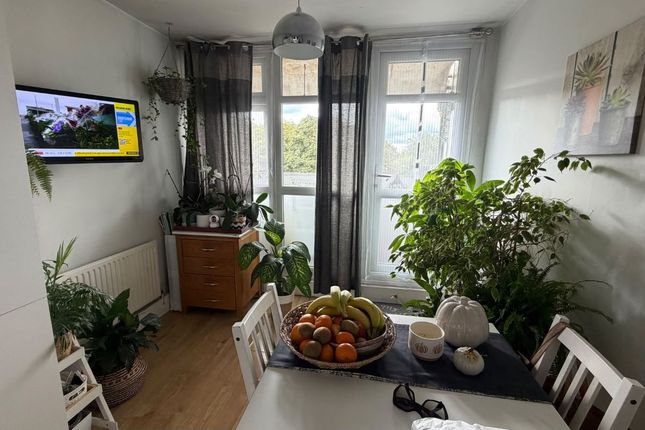Flat 15 Cobden Court, Byron Close, Greenwich, London, SE28 8AG photo 5