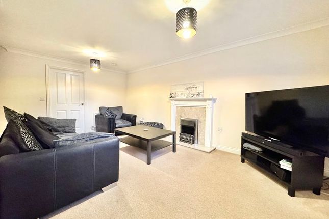 12, Abbey Close, Loughborough photo 3